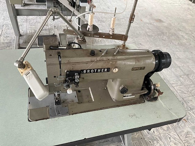 Brother lt2 b832 503 2-naalds naaimachine - afbeelding 6 van  8