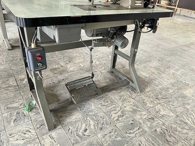 Brother lt2 b832 503 2-naalds naaimachine - afbeelding 4 van  5