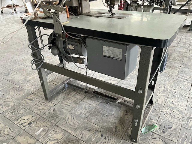 Brother lt2 b832 503 2-naalds naaimachine - afbeelding 5 van  5