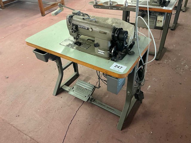 Brother lt2-b832-503 2 naalds naaimachine - afbeelding 7 van  9