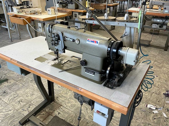 Brother lt2-b835-703a 2 naalds naaimachine - afbeelding 4 van  5
