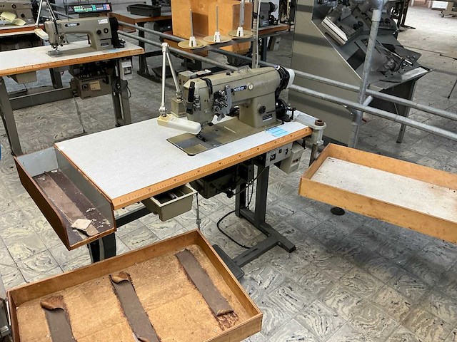 Brother lt2-b835-705a 2 naalds naaimachine - afbeelding 1 van  4