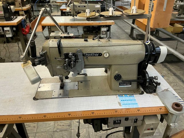 Brother lt2-b835-705a 2 naalds naaimachine - afbeelding 3 van  4