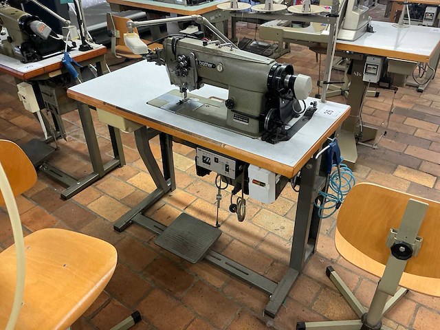 Brother lt2-b835-705a 2 naalds naaimachine - afbeelding 6 van  9