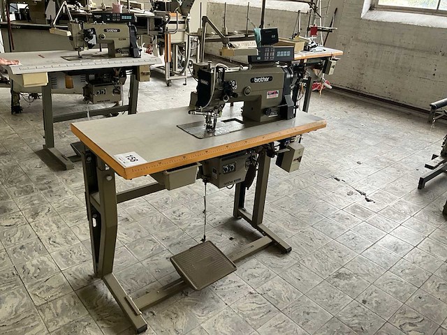 Brother lt2 b842 903 2-naalds naaimachine - afbeelding 4 van  6