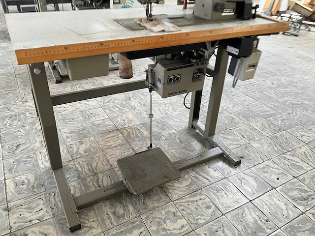 Brother lt2 b842 905 2-naalds naaimachine - afbeelding 5 van  9