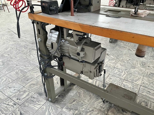 Brother lt2 b842 905 2-naalds naaimachine - afbeelding 7 van  9