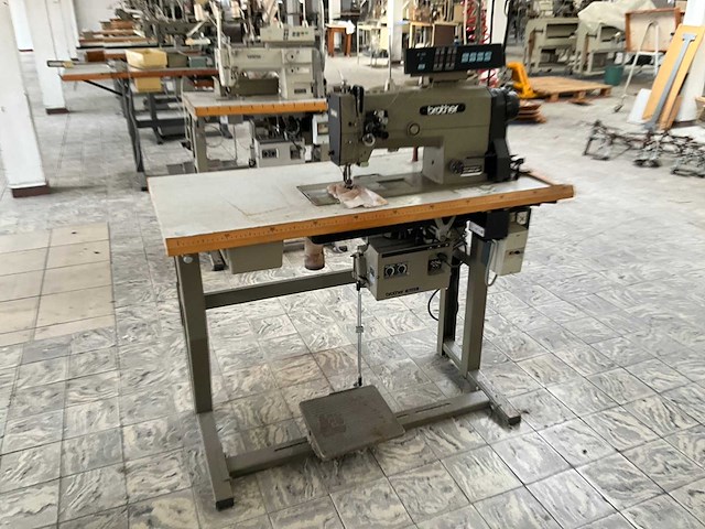 Brother lt2 b842 905 2-naalds naaimachine - afbeelding 8 van  9