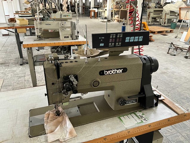 Brother lt2 b842 905 2-naalds naaimachine - afbeelding 1 van  6