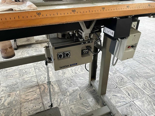 Brother lt2 b842 905 2-naalds naaimachine - afbeelding 9 van  9
