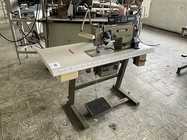 Brother lt2 b845 903 2-naalds naaimachine - afbeelding 1 van  7