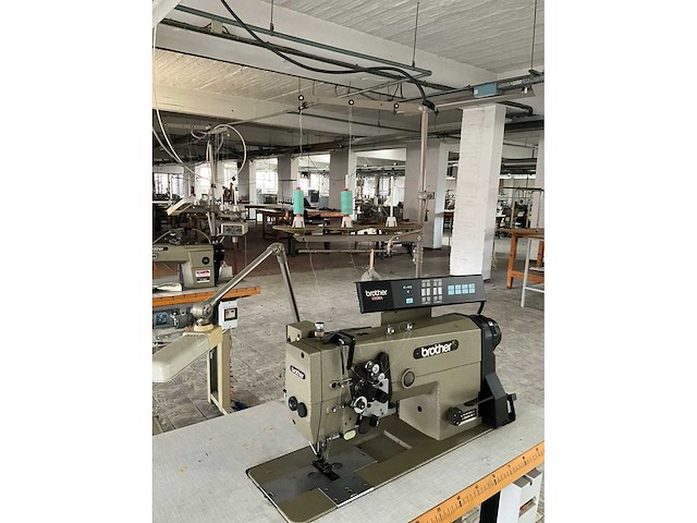 Brother lt2 b845 903 2-naalds naaimachine - afbeelding 2 van  5