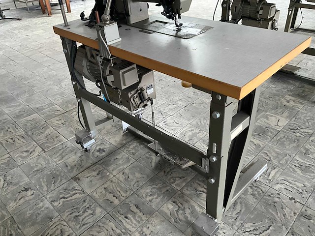 Brother lt2 b845 903 2-naalds naaimachine - afbeelding 6 van  9