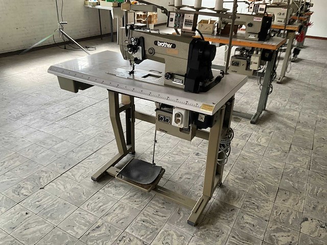 Brother lt2 b845 903 2-naalds naaimachine - afbeelding 5 van  9