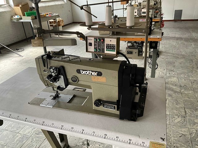 Brother lt2 b845 903 2-naalds naaimachine - afbeelding 1 van  1