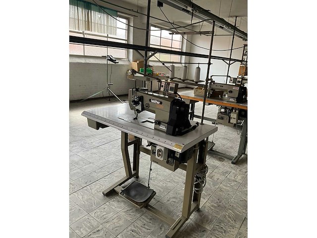 Brother lt2 b845 903 2-naalds naaimachine - afbeelding 6 van  9