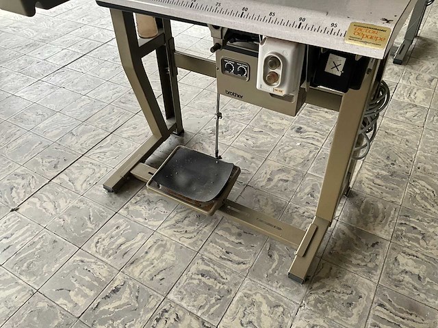 Brother lt2 b845 903 2-naalds naaimachine - afbeelding 3 van  9