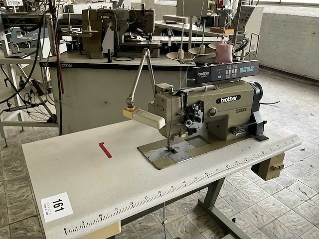 Brother lt2 b845 903 2-naalds naaimachine - afbeelding 4 van  7
