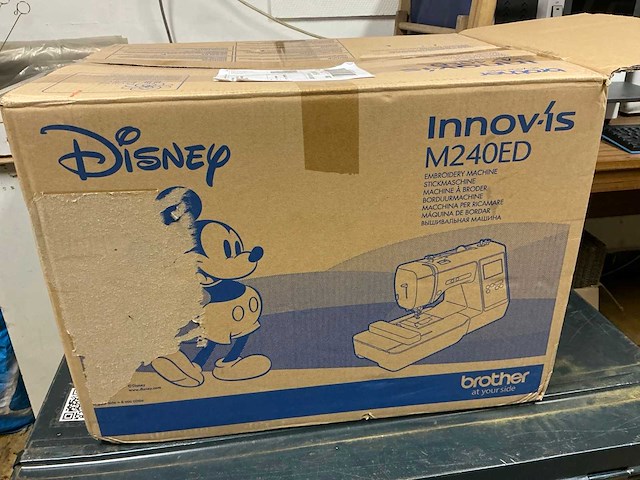 Brother m240ed borduurmachine - afbeelding 1 van  6