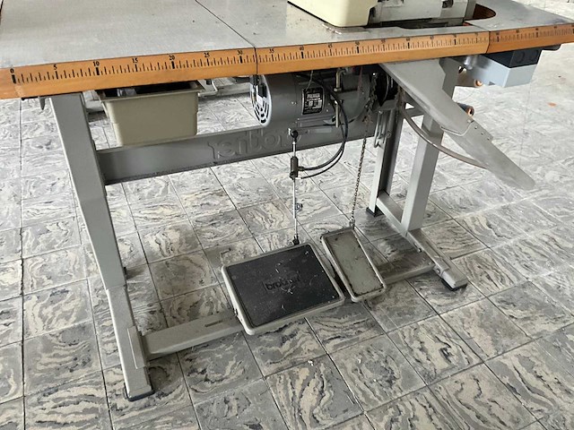 Brother ma4 v61 64-5 safetystitch machine - afbeelding 6 van  9