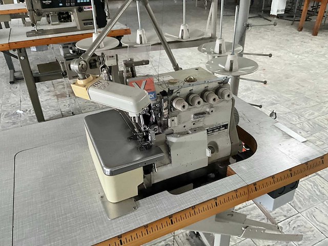 Brother ma4 vg1 g4-5 as safetystitch machine - afbeelding 3 van  10