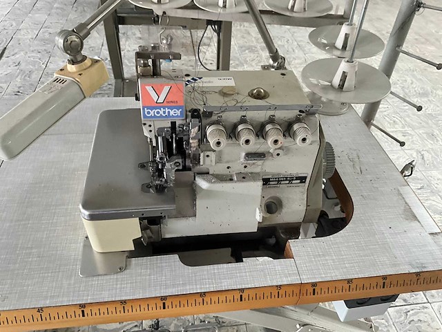 Brother ma4 vg1 g4-5 as safetystitch machine - afbeelding 4 van  10