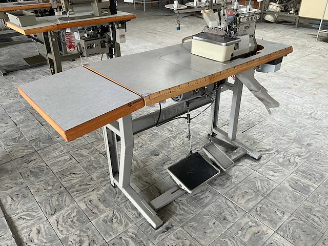 Brother ma4 vg1 g4-5 as safetystitch machine - afbeelding 7 van  10