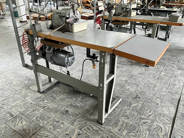 Brother ma4 vg1 g4-5 as safetystitch machine - afbeelding 9 van  10