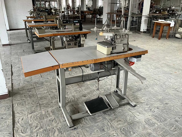 Brother ma4 vg1 g4-5 as safetystitch machine - afbeelding 1 van  7