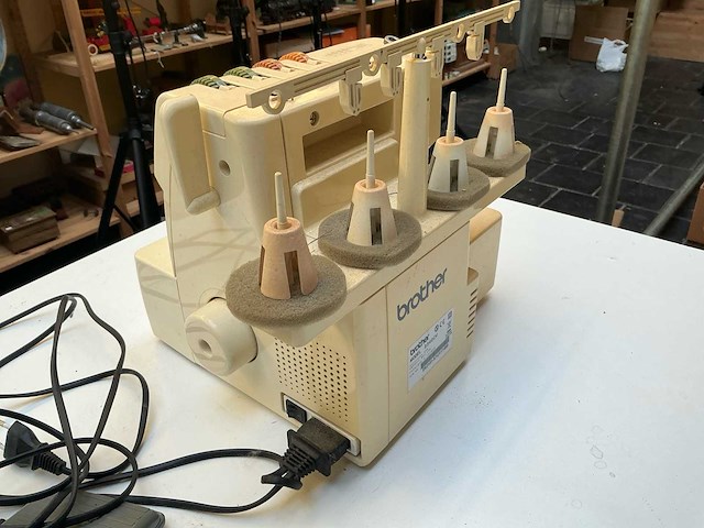 Brother naaimachine - afbeelding 3 van  7