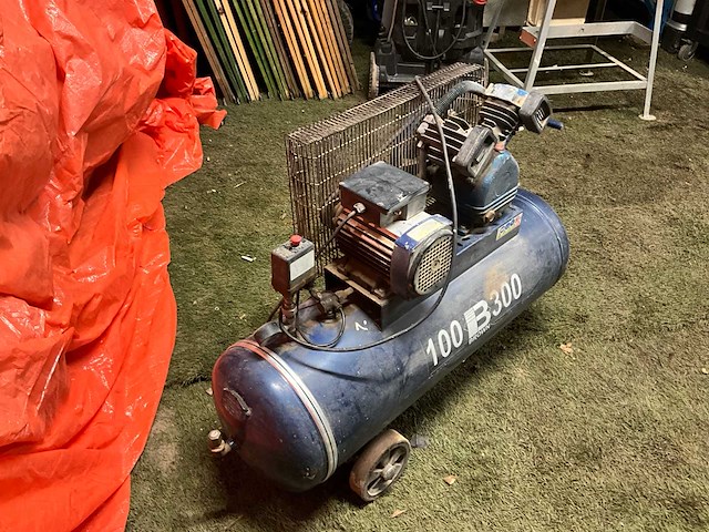 Brown 100-300 luchtcompressor - afbeelding 4 van  7