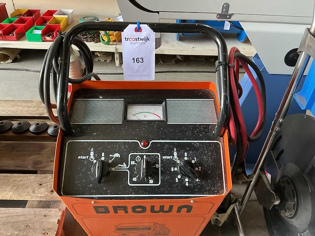 Brown 100-700 acculader booster - afbeelding 1 van  2