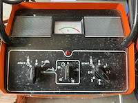 Brown 100-700 acculader booster - afbeelding 2 van  2