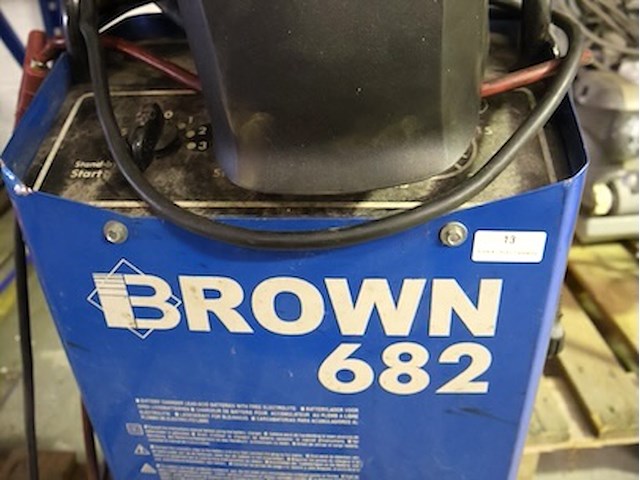 Brown batterijoplader - afbeelding 2 van  5