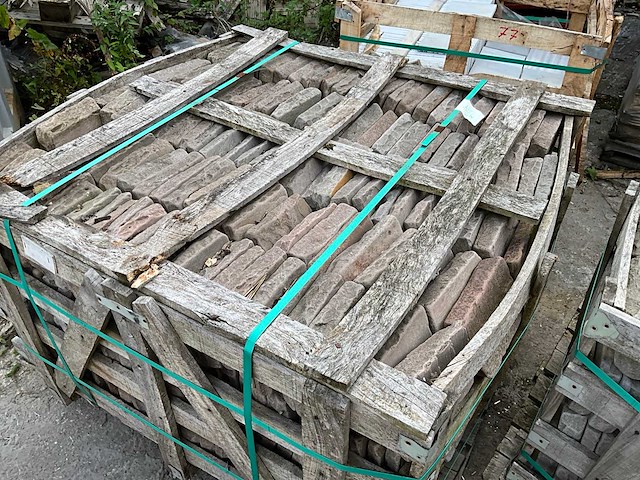 Brown natuursteen tuintegels ca. 14m2 - afbeelding 1 van  3