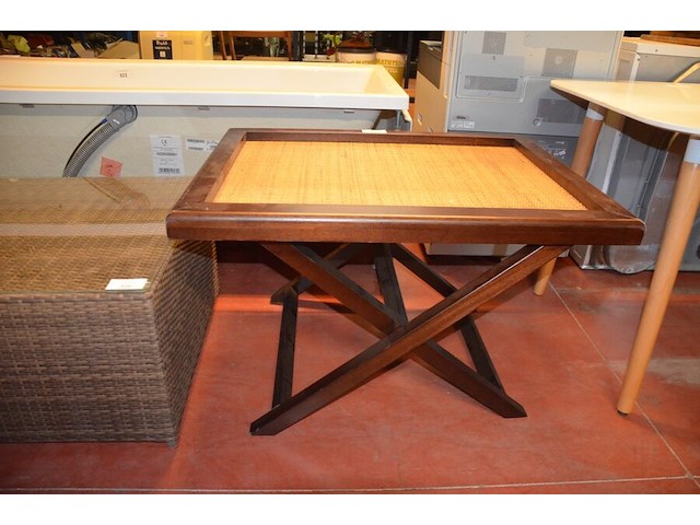 Bruin houten bijzet tafeltje met rotan blad afm. 90x70x55 - afbeelding 1 van  4