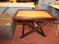 Bruin houten bijzet tafeltje met rotan blad afm. 90x70x55