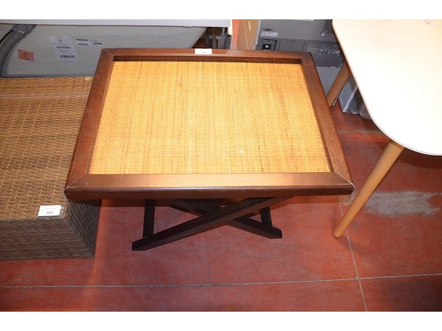 Bruin houten bijzet tafeltje met rotan blad afm. 90x70x55 - afbeelding 2 van  4