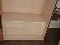 Bruin houten slaapkamer bestaande uit tweepersoonsbed afm. 225x215 met lattenbodem, kleerkast 2 schuifdeuren met spiegel afm. 225x65x240, bruin houten dekenkist, zitzak geel - afbeelding 9 van  15