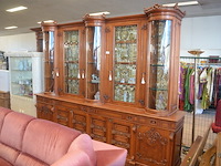 Bruin houten vitrinekast 6 deuren, 4 laden, 5 glazen deuren, afm. 300x235x55