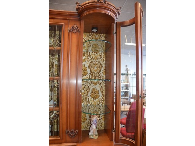 Bruin houten vitrinekast 6 deuren, 4 laden, 5 glazen deuren, afm. 300x235x55 - afbeelding 3 van  10