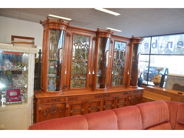 Bruin houten vitrinekast 6 deuren, 4 laden, 5 glazen deuren, afm. 300x235x55 - afbeelding 4 van  10