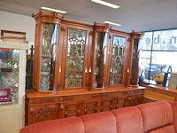 Bruin houten vitrinekast 6 deuren, 4 laden, 5 glazen deuren, afm. 300x235x55 - afbeelding 4 van  10