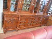 Bruin houten vitrinekast 6 deuren, 4 laden, 5 glazen deuren, afm. 300x235x55 - afbeelding 6 van  10