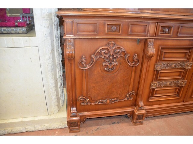 Bruin houten vitrinekast 6 deuren, 4 laden, 5 glazen deuren, afm. 300x235x55 - afbeelding 8 van  10