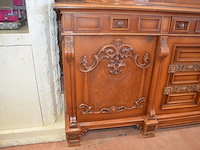 Bruin houten vitrinekast 6 deuren, 4 laden, 5 glazen deuren, afm. 300x235x55 - afbeelding 8 van  10