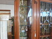 Bruin houten vitrinekast 6 deuren, 4 laden, 5 glazen deuren, afm. 300x235x55 - afbeelding 10 van  10