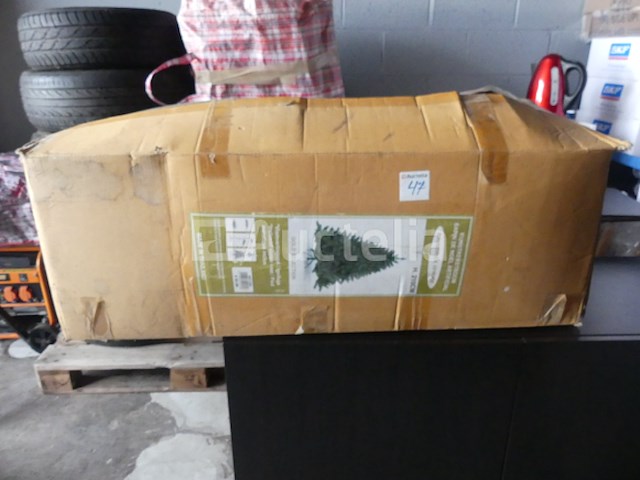 Brunswick kunstmatige kerstboom - afbeelding 1 van  5