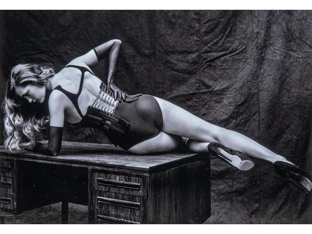 Bryan adams (1959), 'yasmin le bon, london' (2011), archival pigment print, n° 1/7 105 x 78 cm. (41.34 x 30.71 in.) - afbeelding 1 van  5