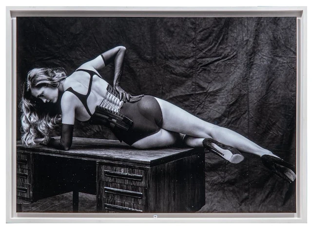 Bryan adams (1959), 'yasmin le bon, london' (2011), archival pigment print, n° 1/7 105 x 78 cm. (41.34 x 30.71 in.) - afbeelding 2 van  5